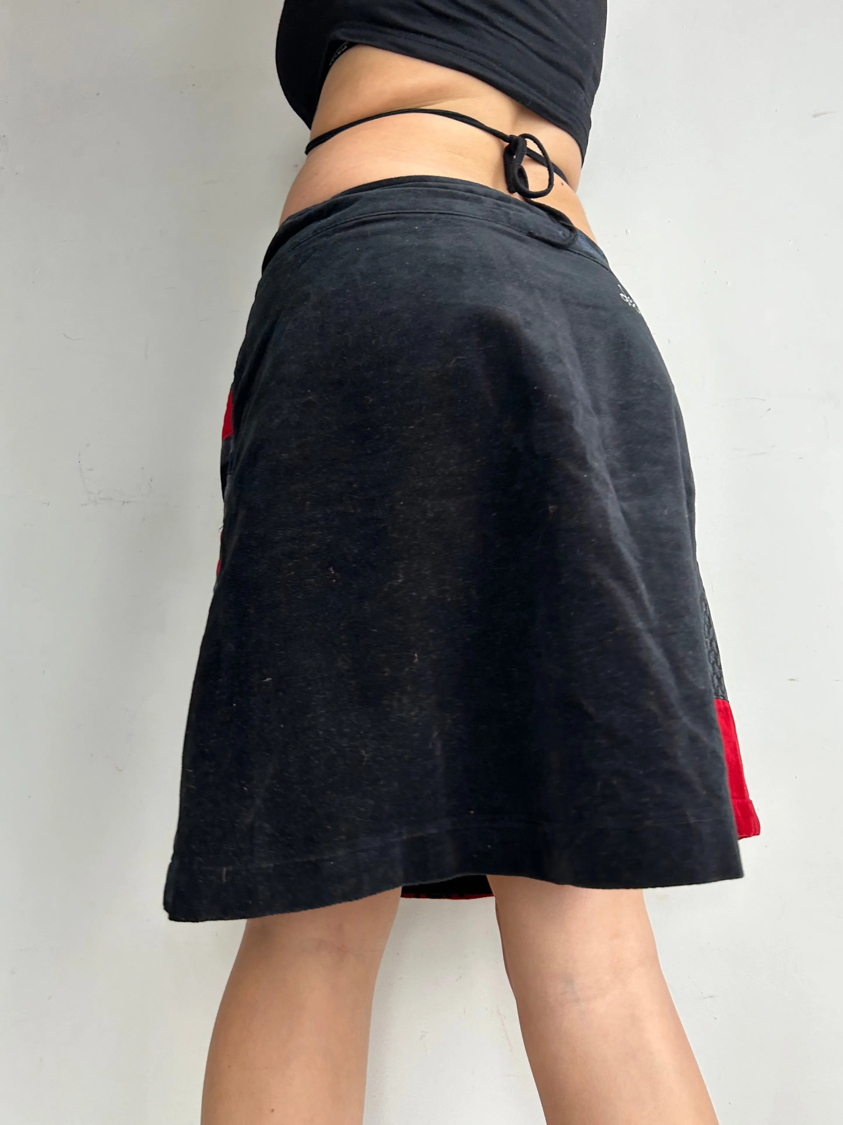 Black & red velvet denim low rise pleated mini skirt (M)