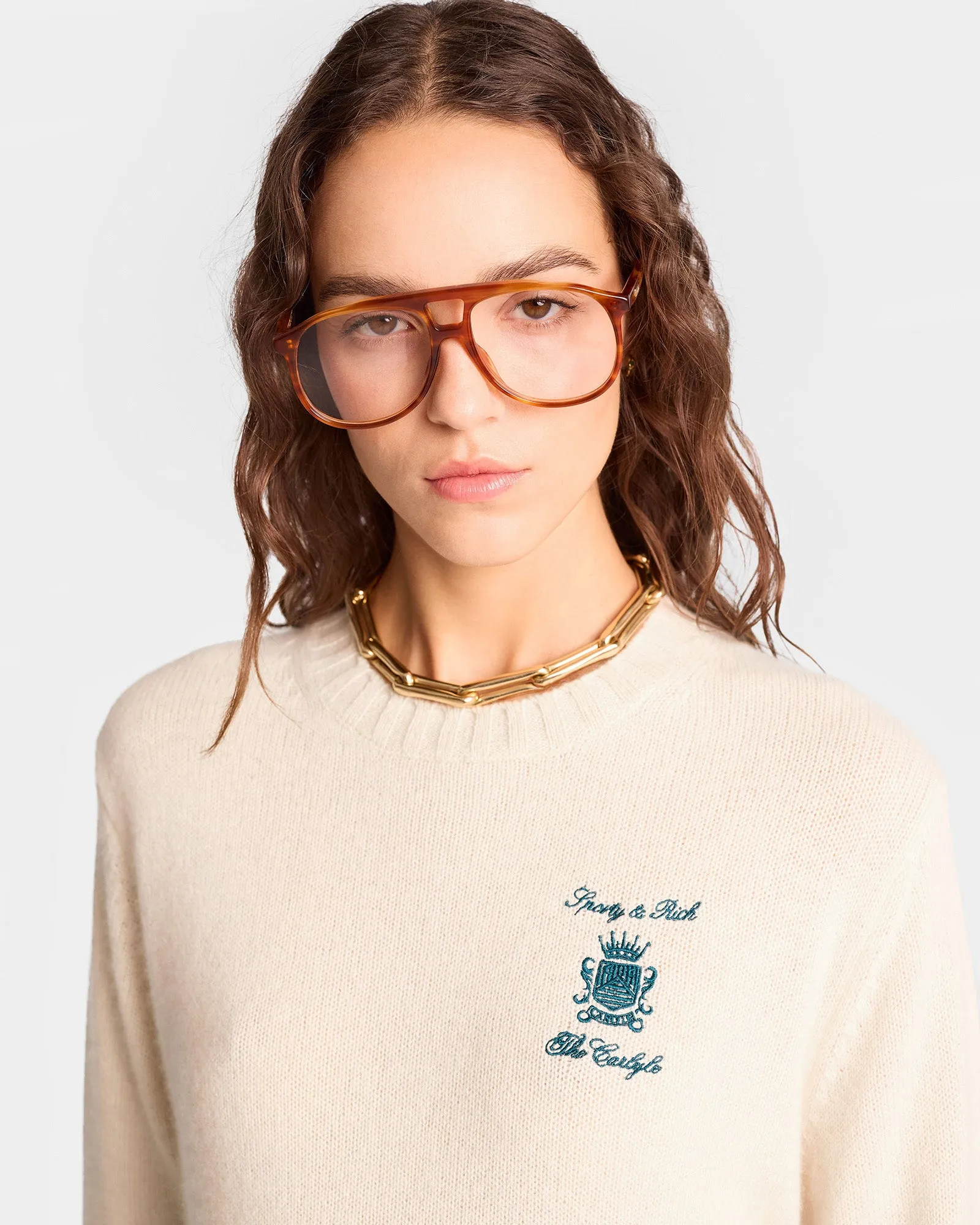 The Carlyle Crest Cashmere Crewneck - Cream/Forest