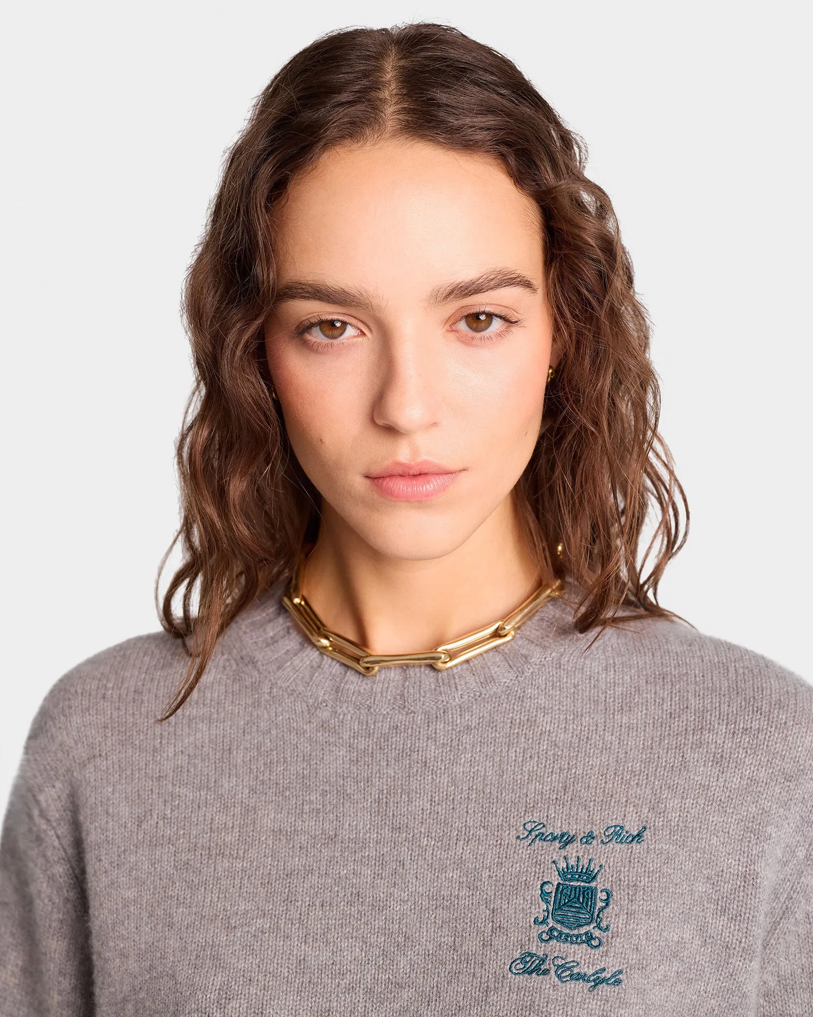 The Carlyle Crest Cashmere Crewneck - Heather Gray/Forest